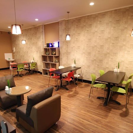 Maktal Hotel Матарам Экстерьер фото