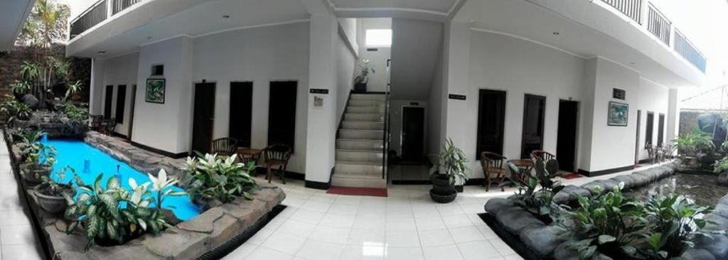 Maktal Hotel Матарам Экстерьер фото