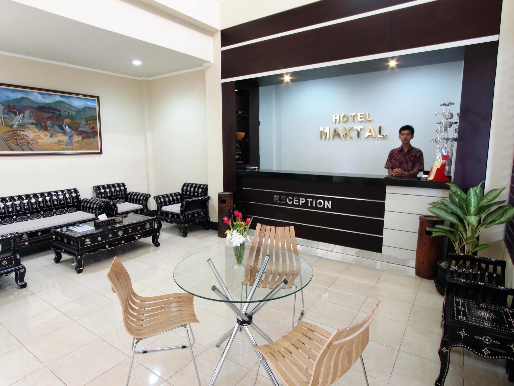 Maktal Hotel Матарам Экстерьер фото