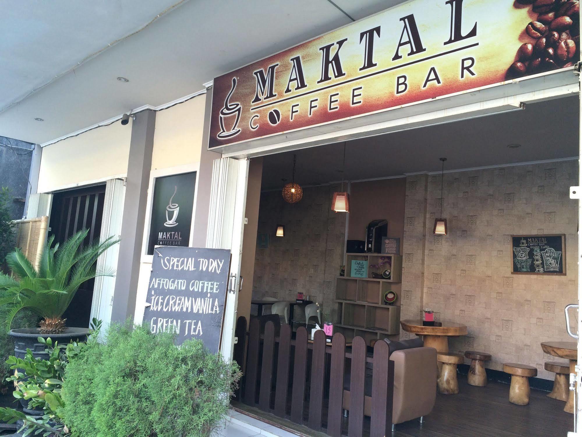 Maktal Hotel Матарам Экстерьер фото