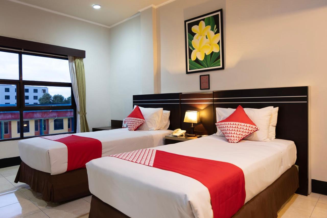 Maktal Hotel Матарам Экстерьер фото