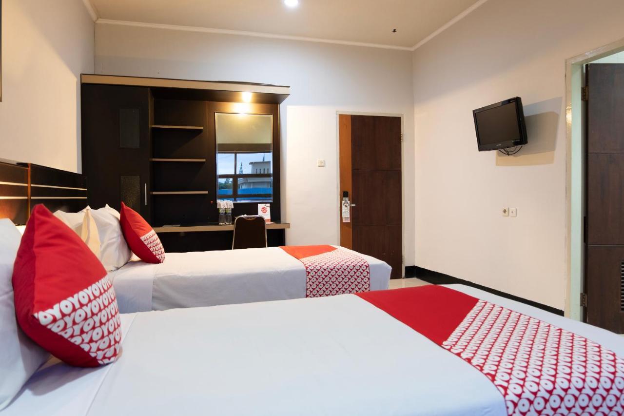 Maktal Hotel Матарам Экстерьер фото