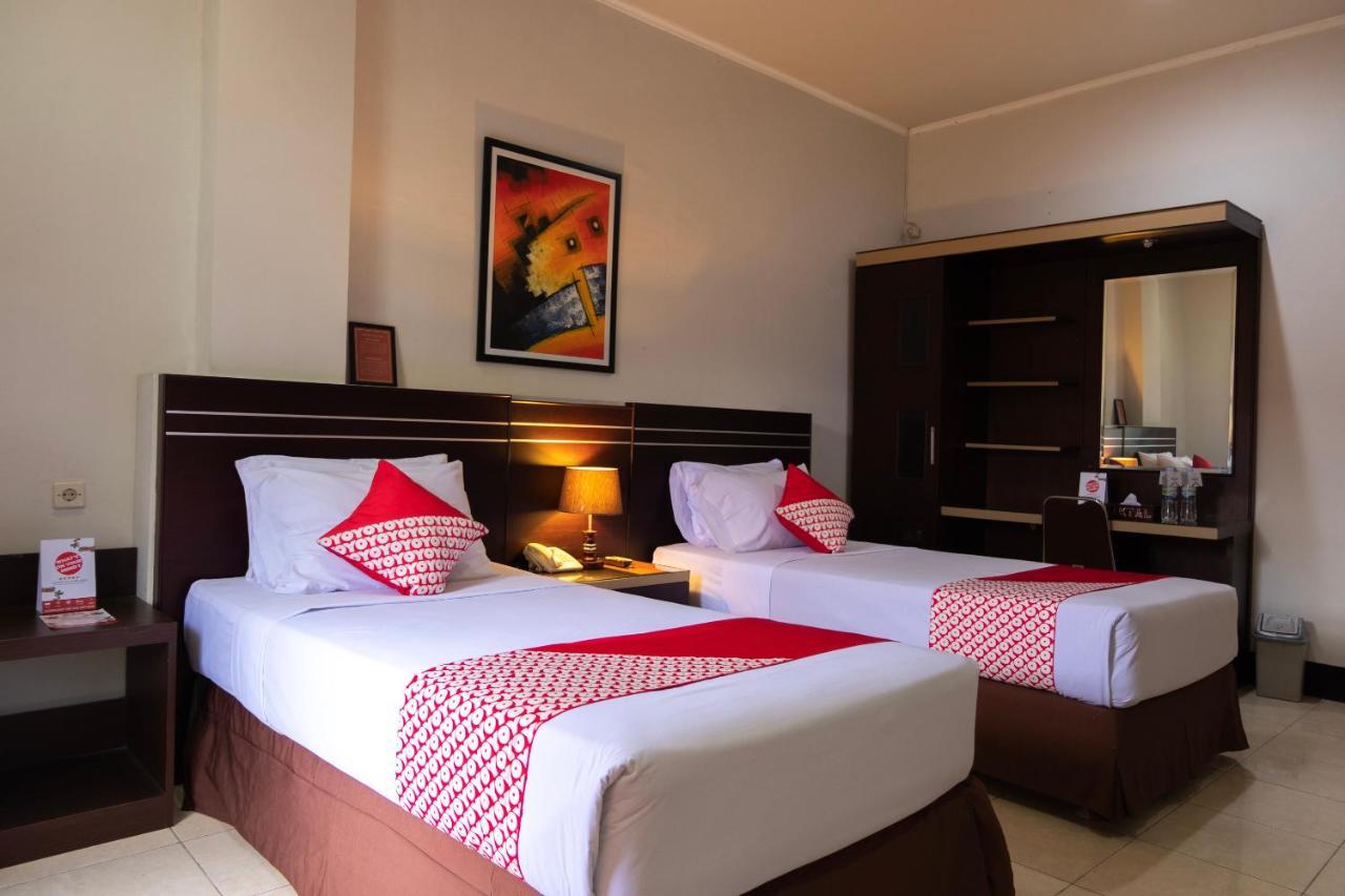 Maktal Hotel Матарам Экстерьер фото
