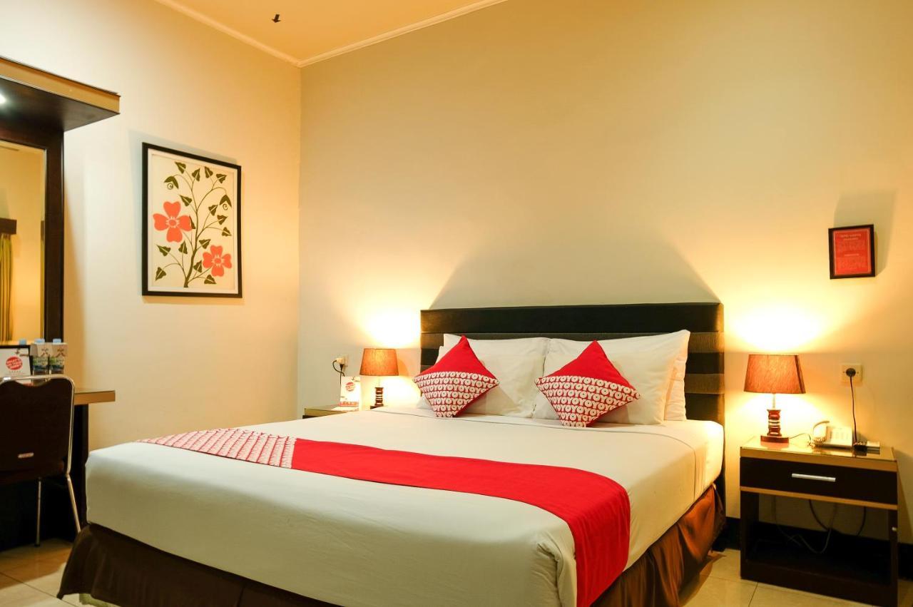 Maktal Hotel Матарам Экстерьер фото