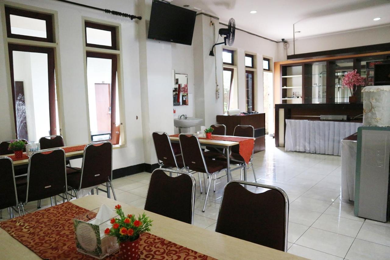 Maktal Hotel Матарам Экстерьер фото