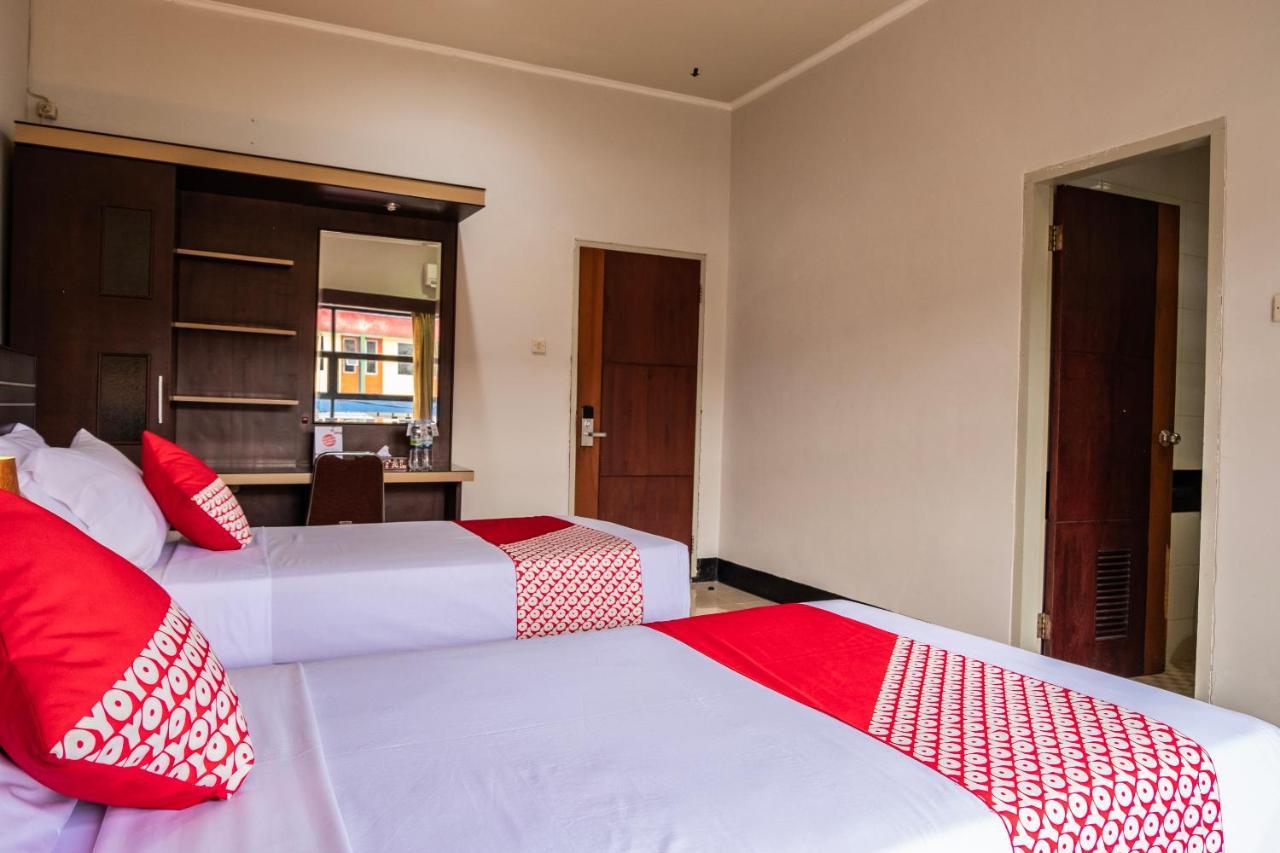 Maktal Hotel Матарам Экстерьер фото