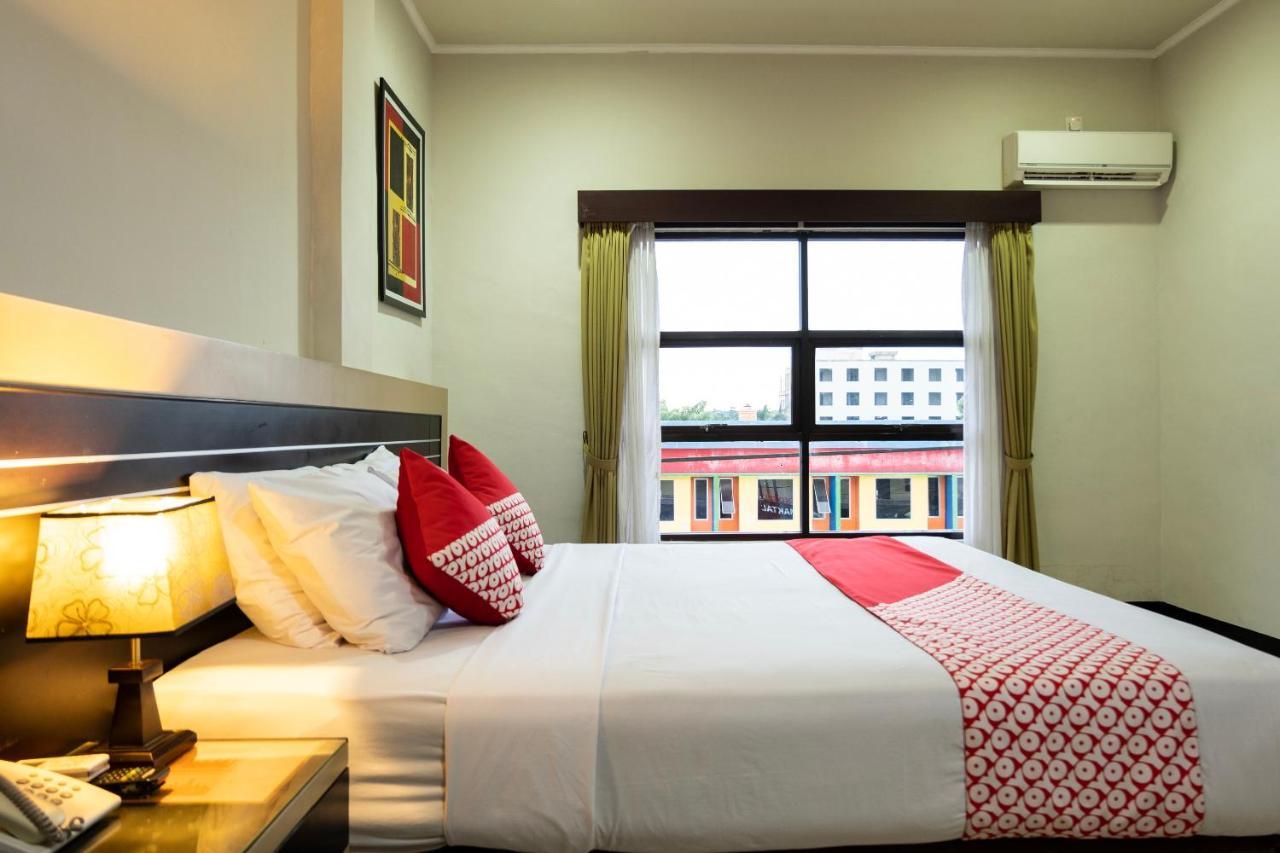 Maktal Hotel Матарам Экстерьер фото